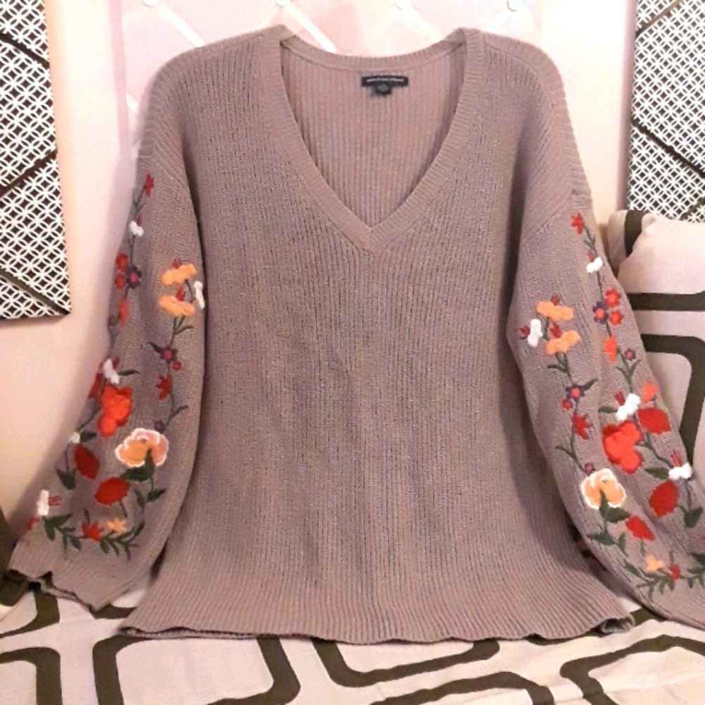 EUC American Eagle Women Bell Sleeve Mauve Sweater